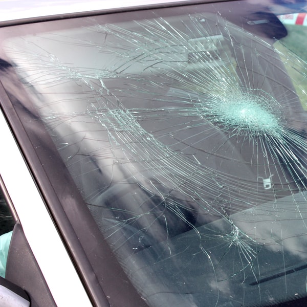 which auto glass replacement technician to contact and how much does it cost to fix broken windshield  in Wabasso Beach FL